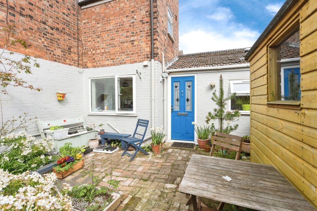 Property photo 1 of 17