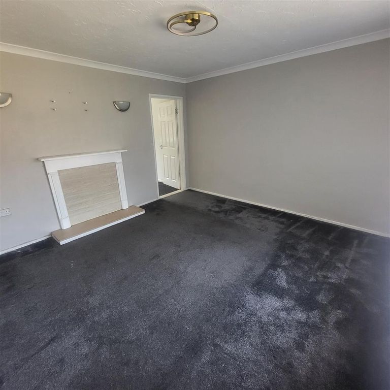 Property photo 3 of 10 102 Whiteleas Way Lounge .Jpg