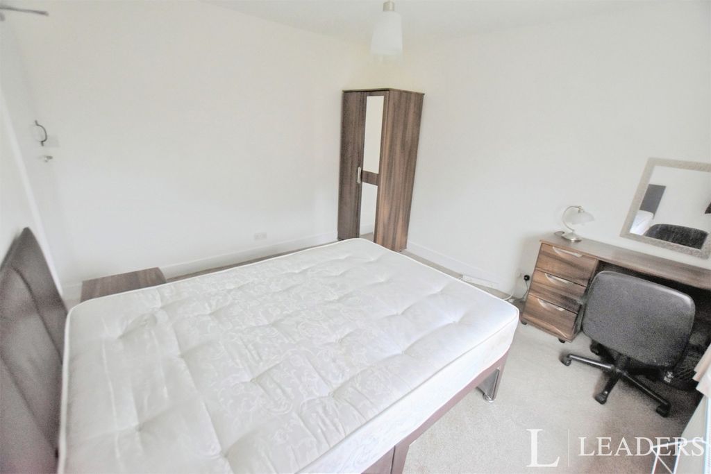 Property photo 3 of 8 Pbox-Img.Jpg