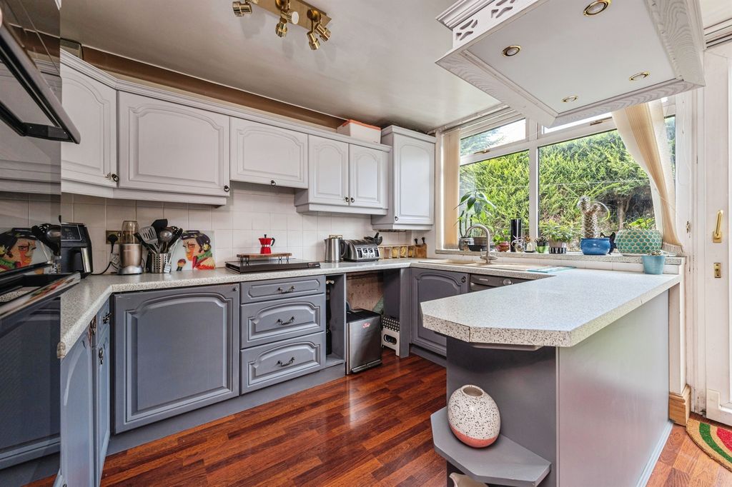 Property photo 2 of 17