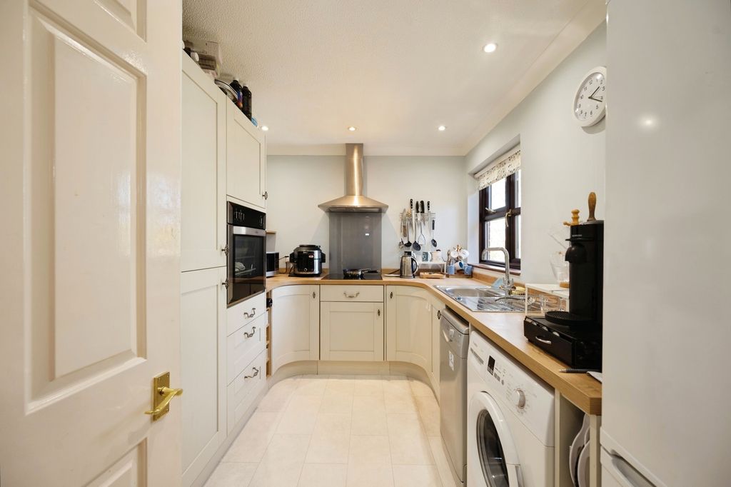 Property photo 2 of 16 Photo