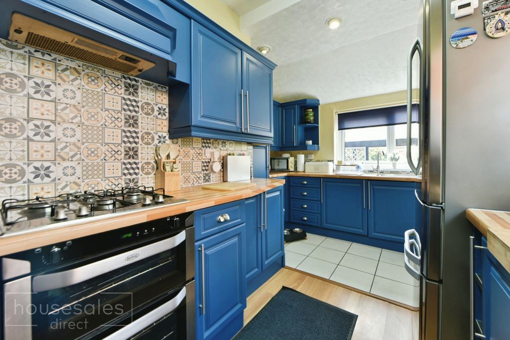 Property photo 2 of 9
