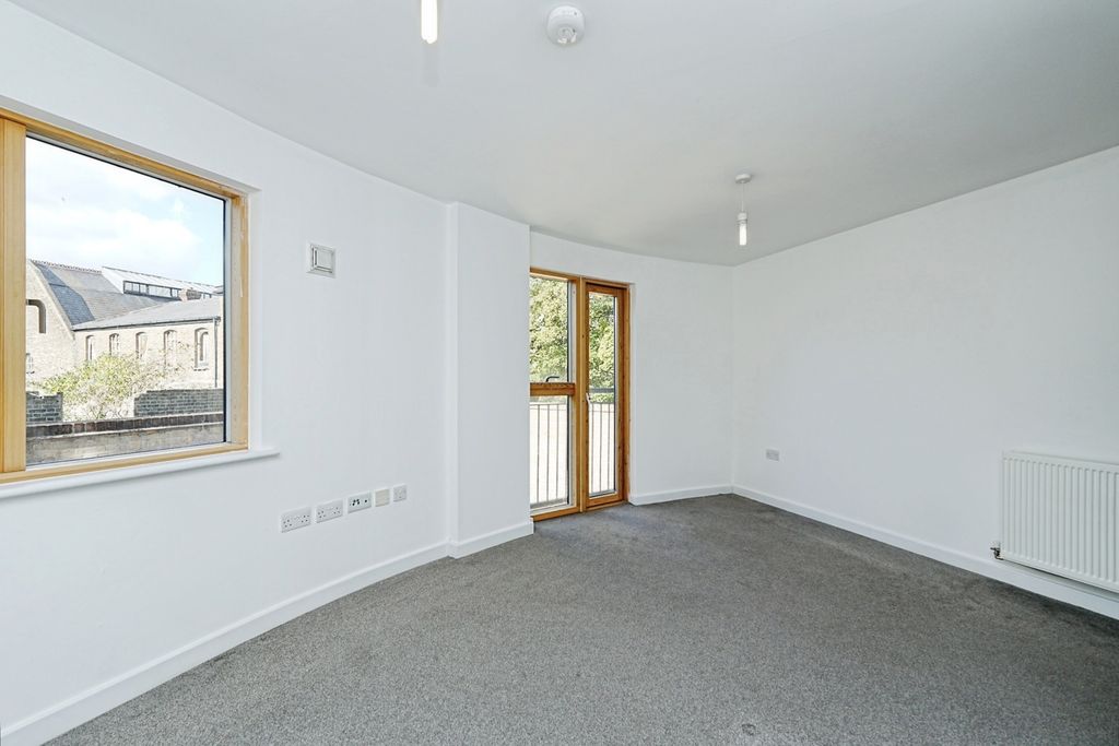 Property photo 2 of 17 Pbox-Img.Jpg