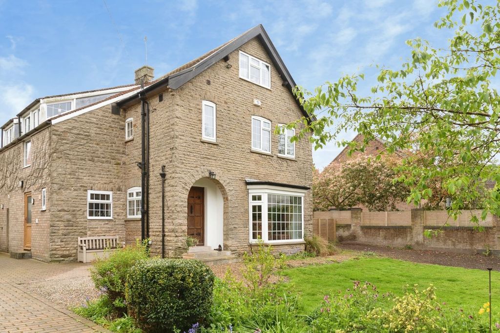 Property photo 1 of 19