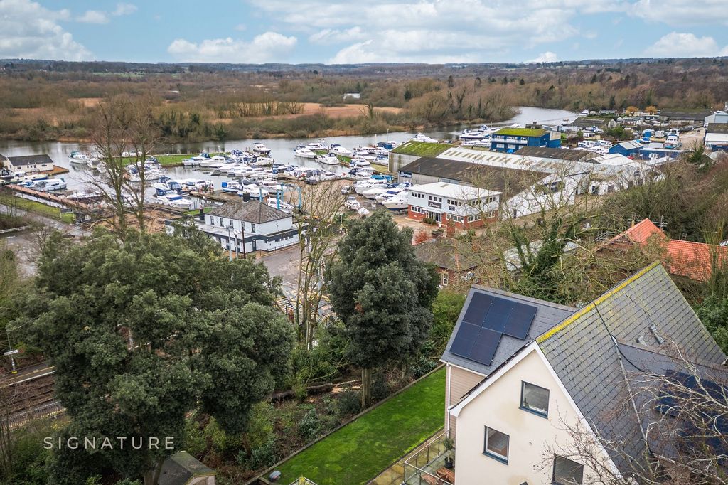 Property photo 2 of 33