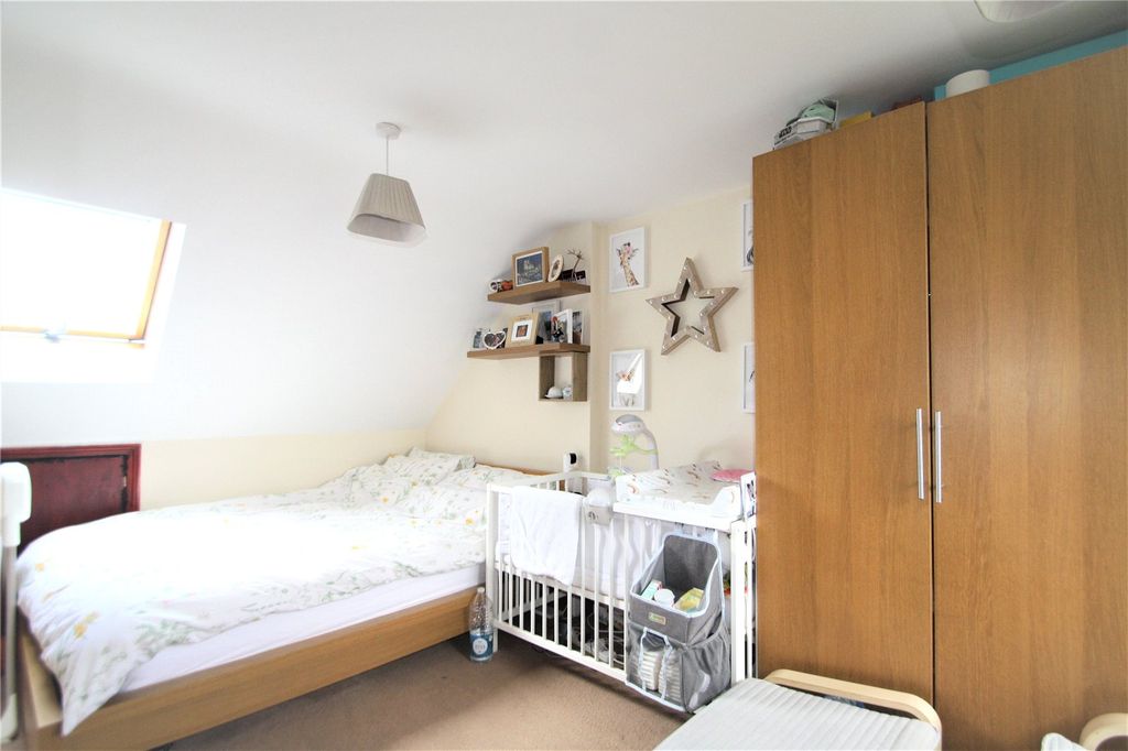 Property photo 2 of 8 Picture No. 15