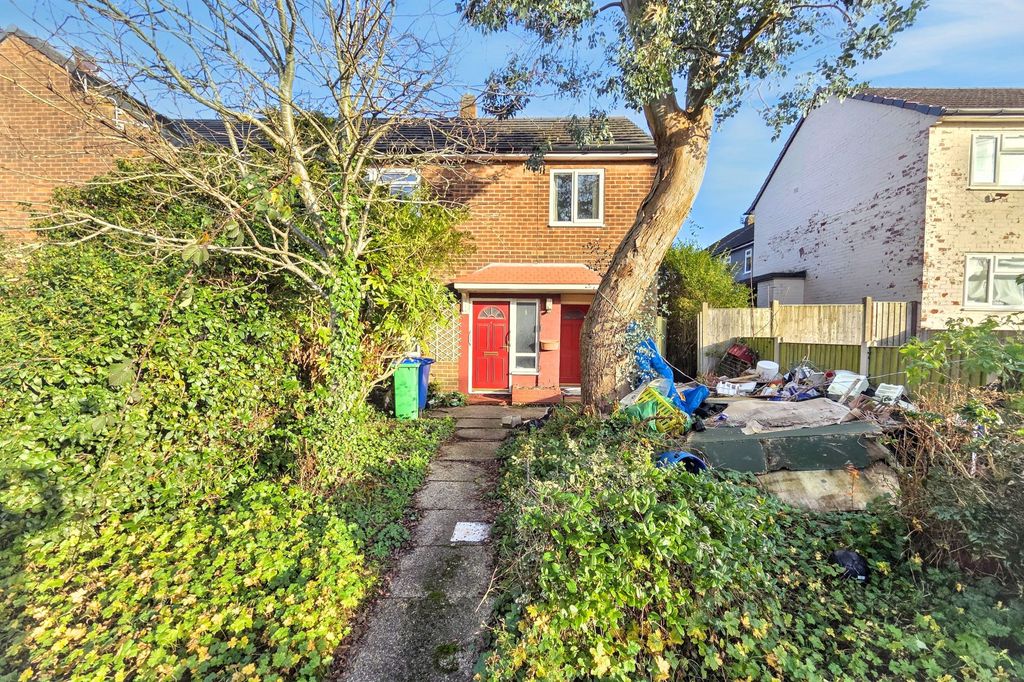 Property photo 1 of 20 4 Lingmoor Close, Middleton, Manchester M24 4Jw