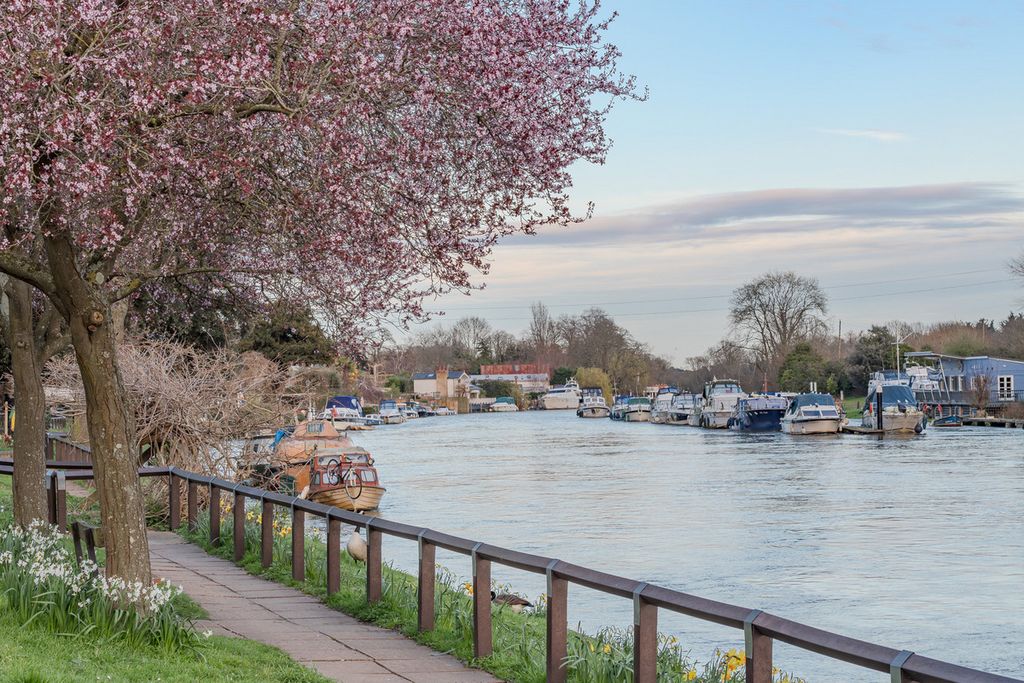 Property photo 1 of 28