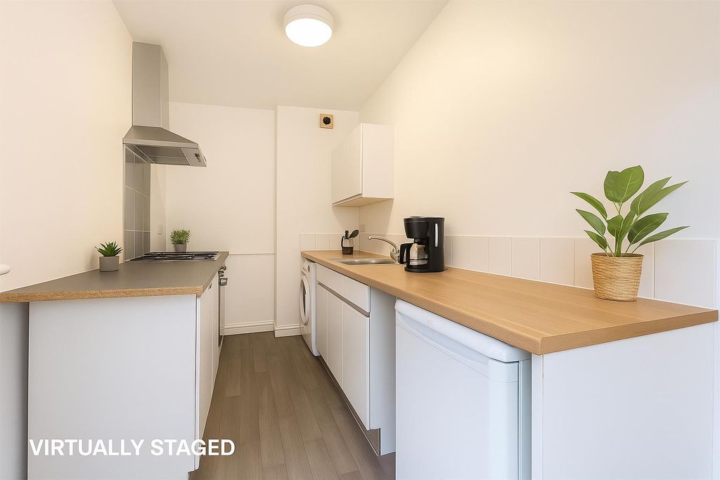 Property photo 3 of 4 Kitchen