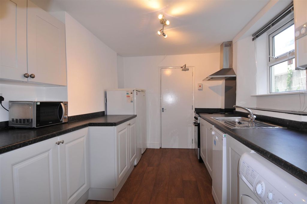 Property photo 3 of 13 14Mountstreet003.Jpg