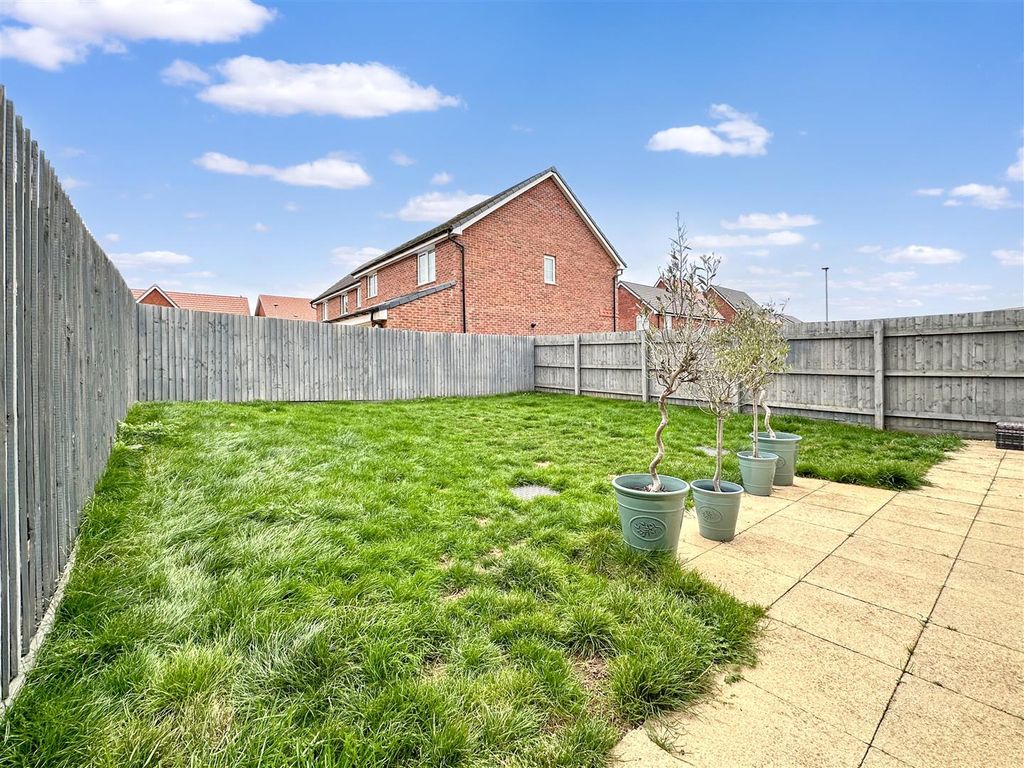 Property photo 3 of 19 Rear Garden 860