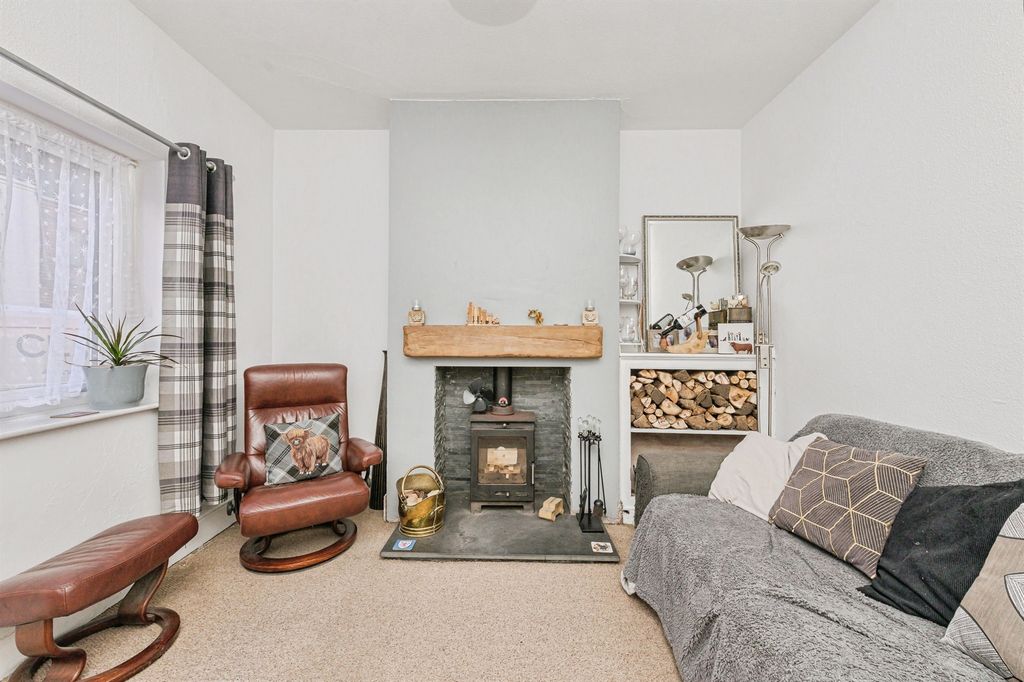 Property photo 3 of 18