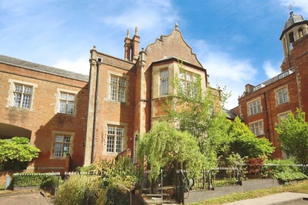 Property photo 2 of 21