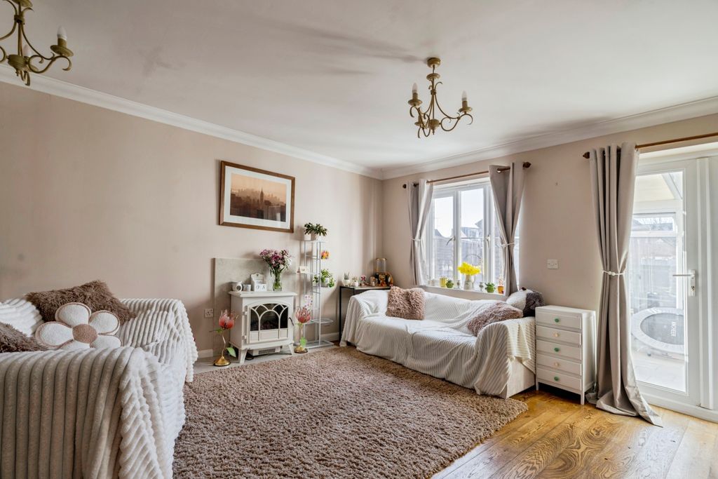 Property photo 3 of 20