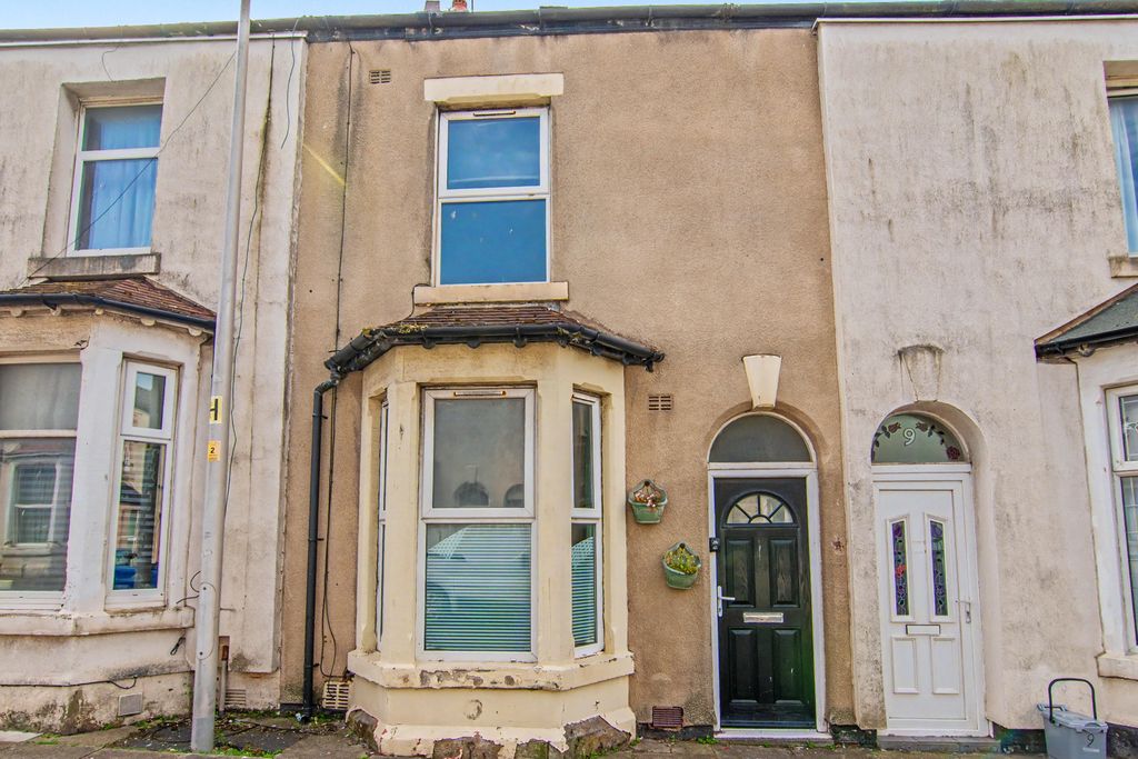Property photo 1 of 16 11 Belmont Avenue, Blackpool, Lancashire, Fy1 4Be