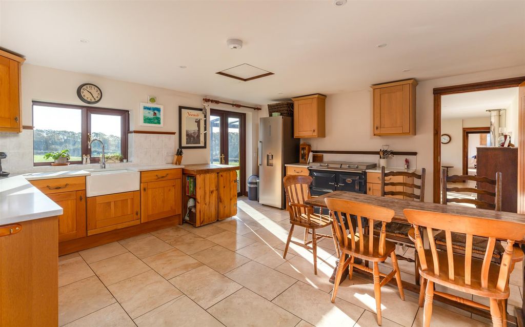 Property photo 2 of 18