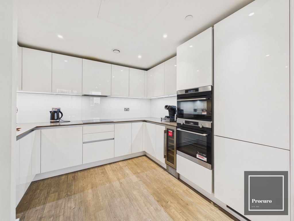 Property photo 3 of 11 Kitchen