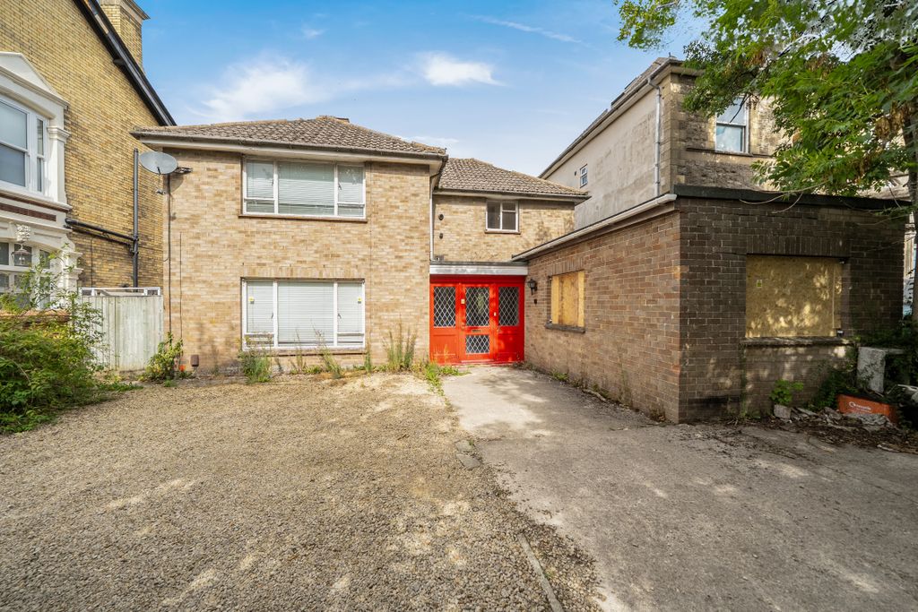 Property photo 1 of 14 1516412116Aa29F40ee79E