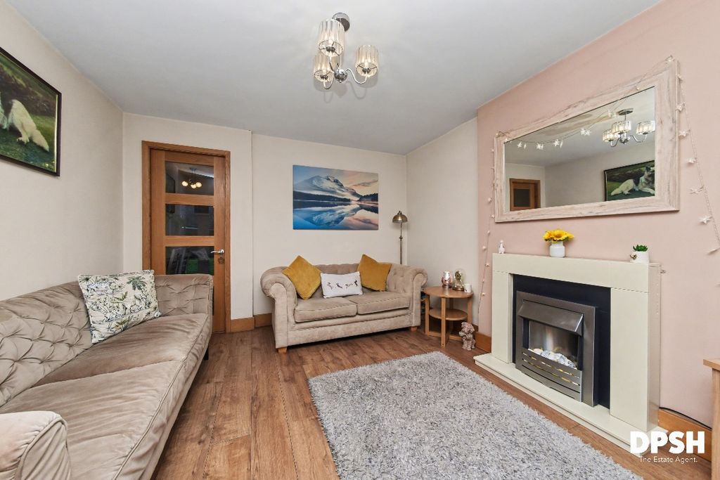 Property photo 3 of 23