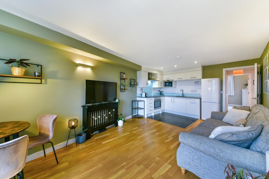 Property photo 3 of 11