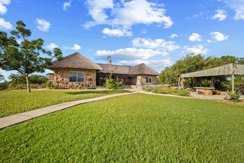 Property photo 2 of 80 1Hs1730211