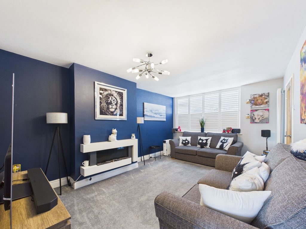 Property photo 2 of 31