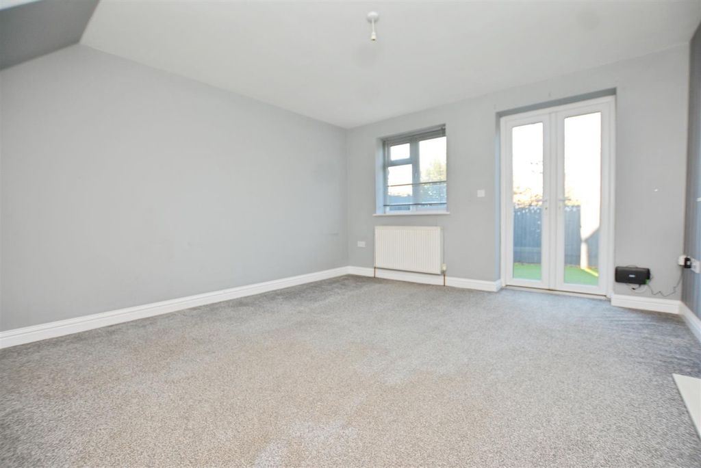 Property photo 3 of 15 Living Room