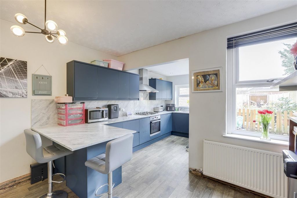 Property photo 2 of 15 210325_11.Jpg