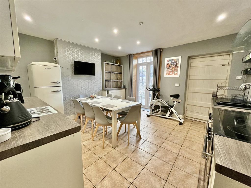 Property photo 3 of 24