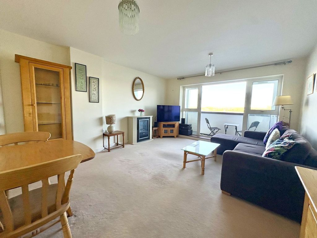 Property photo 2 of 33