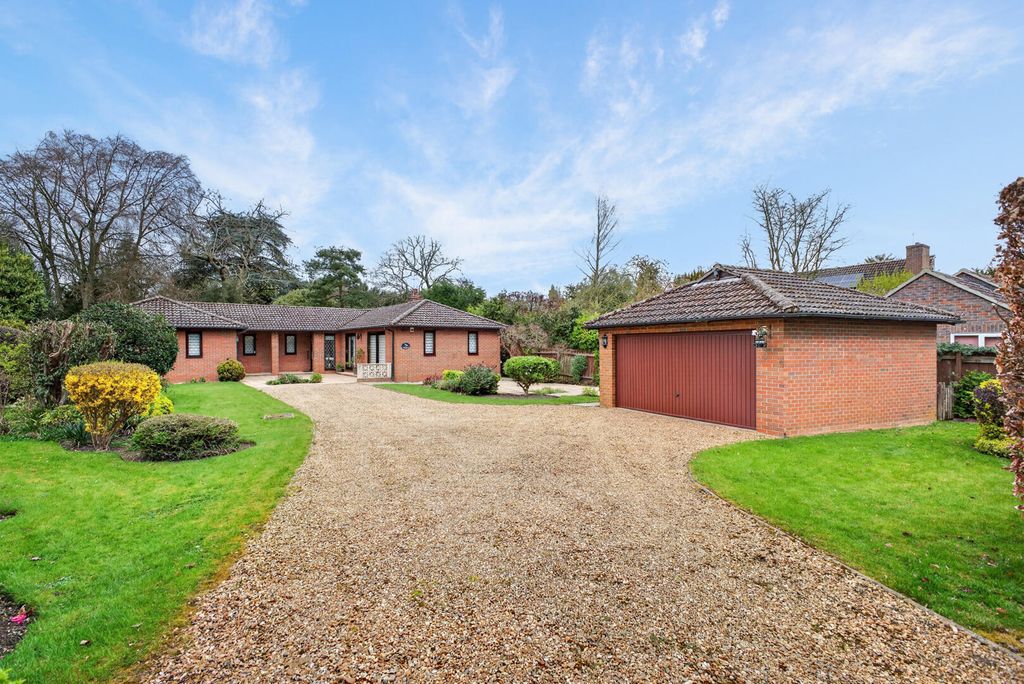 Property photo 1 of 21 Front (Exterior)