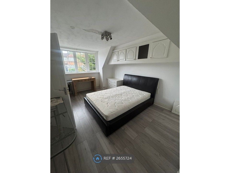 Property photo 2 of 8 Bedroom 1