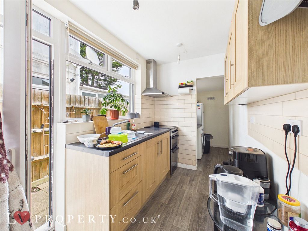 Property photo 3 of 11 Picture No. 31