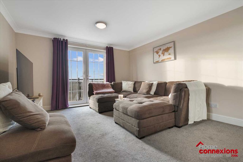 Property photo 2 of 19 Lounge (1)