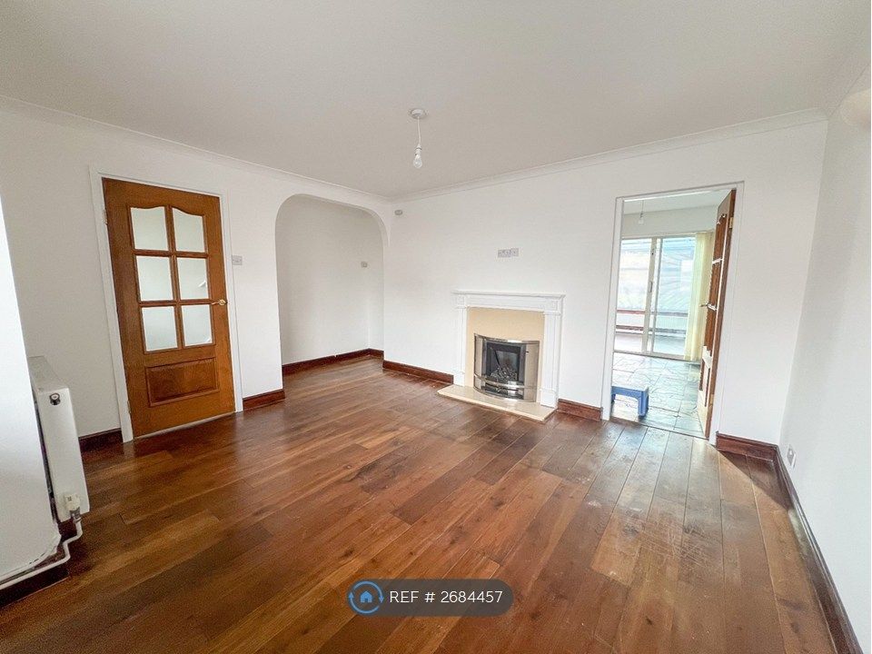 Property photo 2 of 32