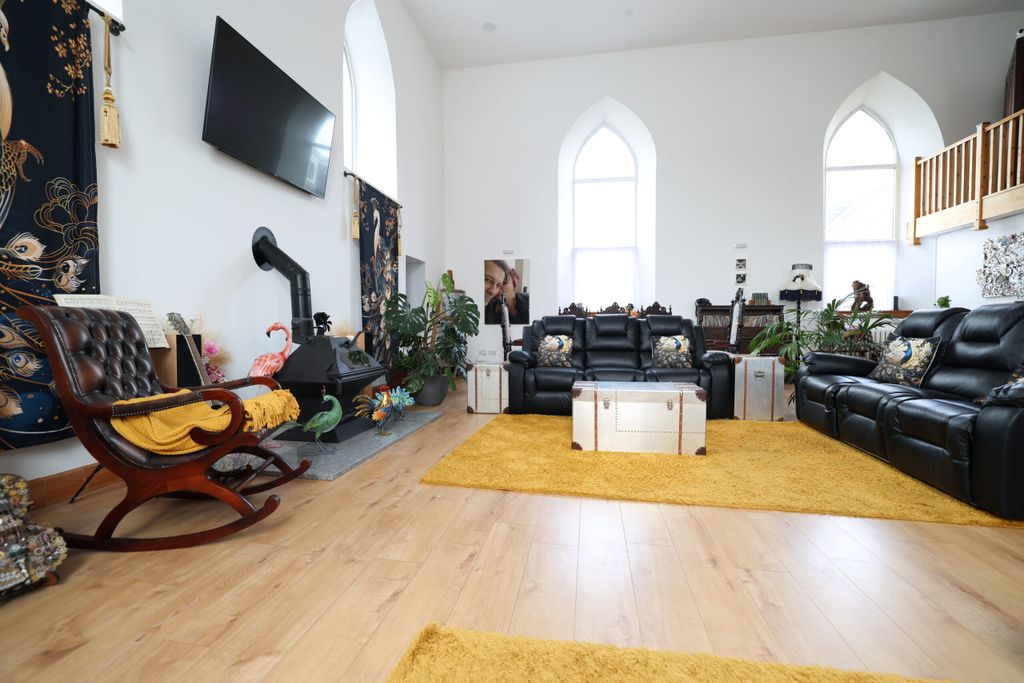 Property photo 2 of 47