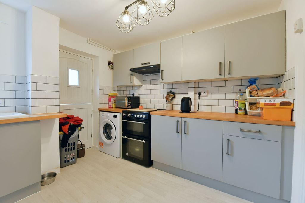 Property photo 2 of 18
