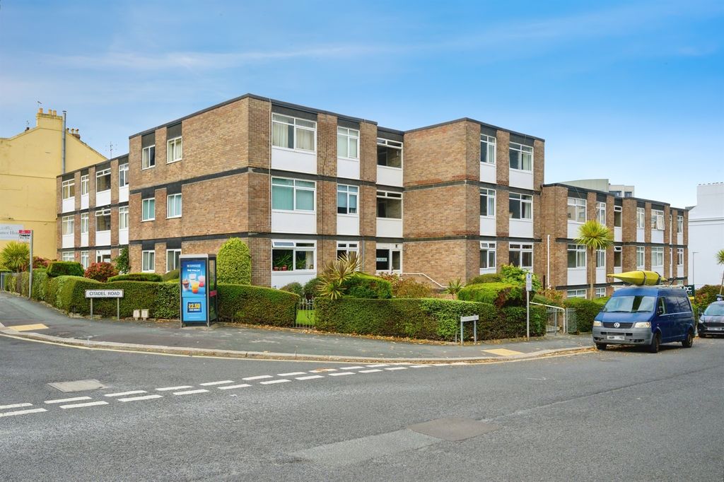 Property photo 2 of 17