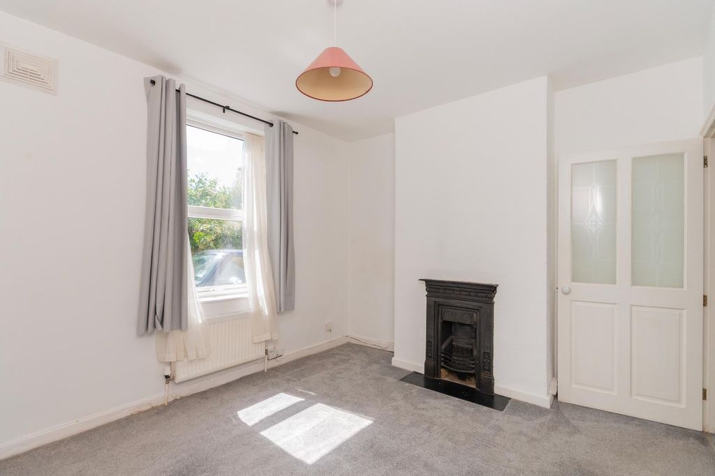 Property photo 1 of 25 1H3Rbr - Living Room A.Jpg