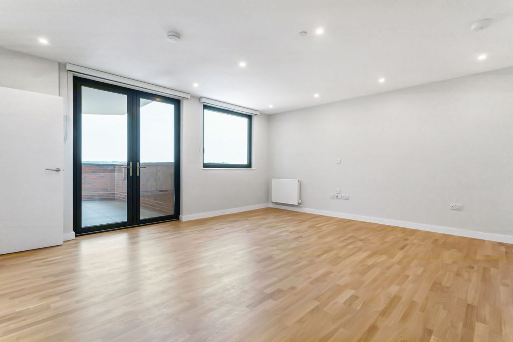 Property photo 3 of 21 Living_Room