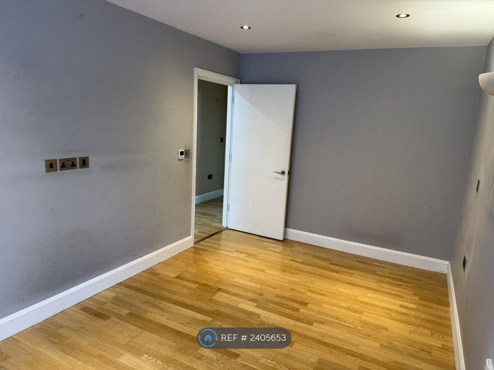 Property photo 3 of 11 Bedroom 2