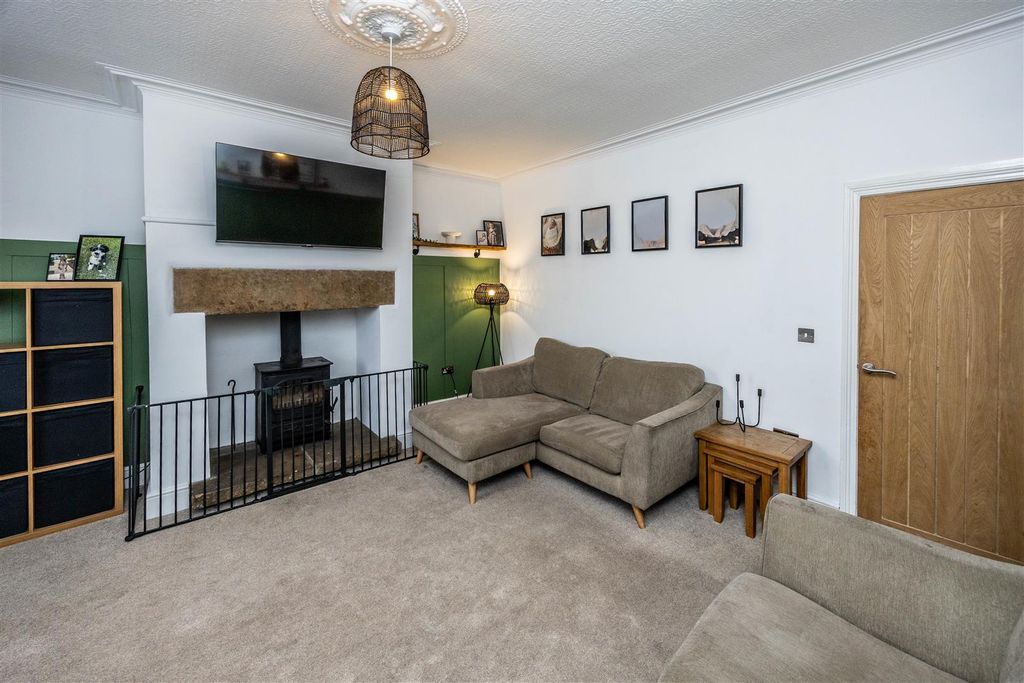 Property photo 3 of 26 10Fhqueens-040226-22.Jpeg