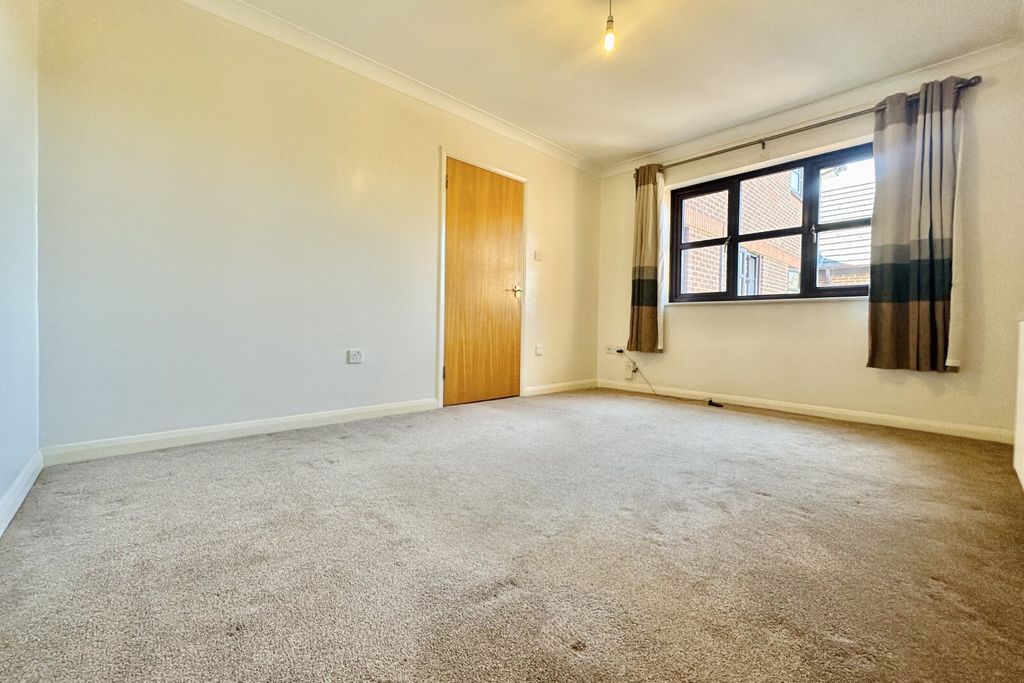 Property photo 3 of 8 Picture No. 34