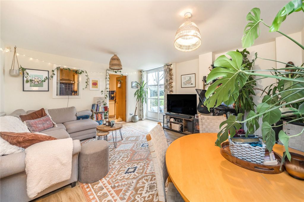 Property photo 1 of 8 Reception