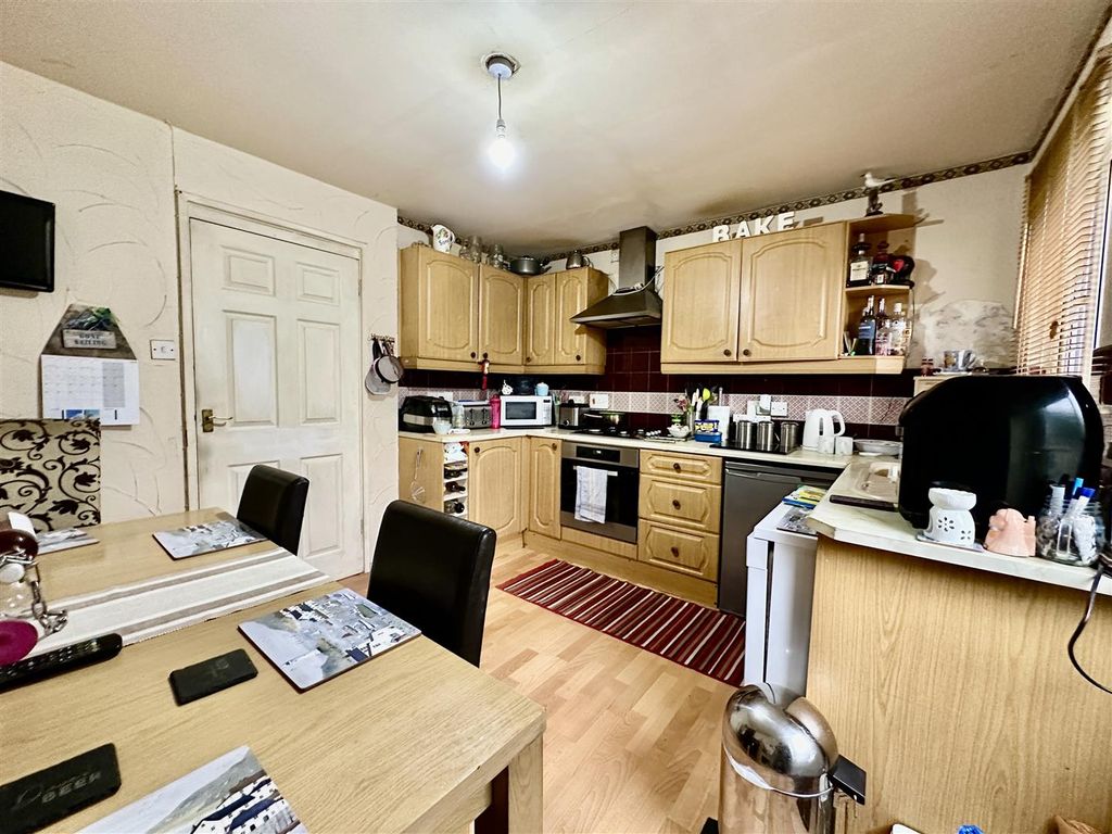 Property photo 3 of 11 Kitchen / Diner