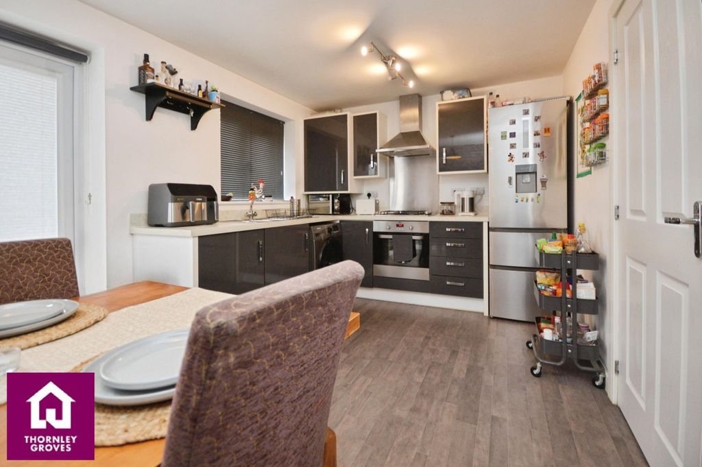 Property photo 3 of 12 Kitchen