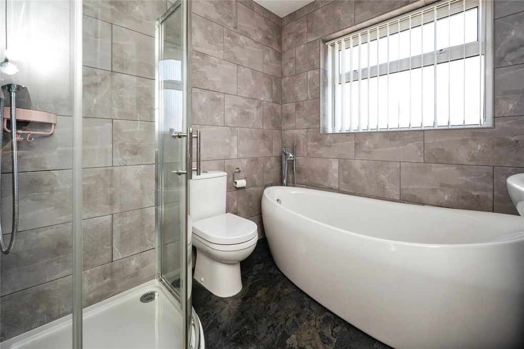 Property photo 2 of 20 Bathroom