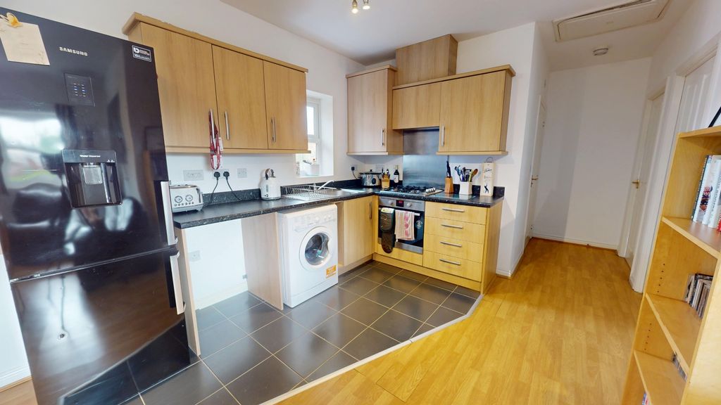 Property photo 3 of 16 4105616