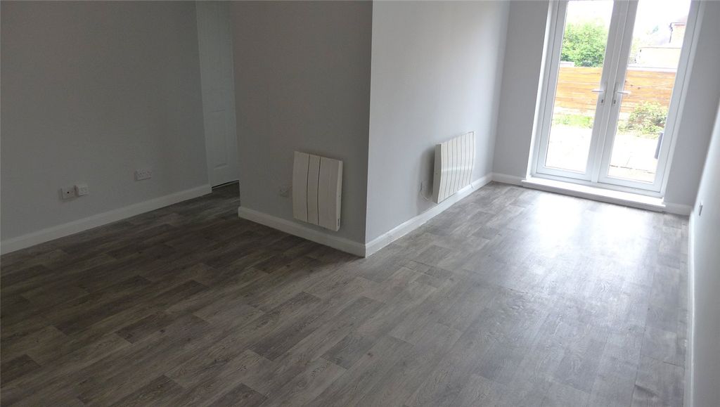 Property photo 3 of 8 Picture No. 05