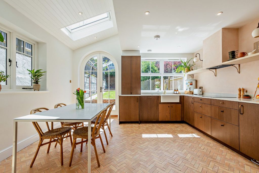Property photo 1 of 19 Kitchen